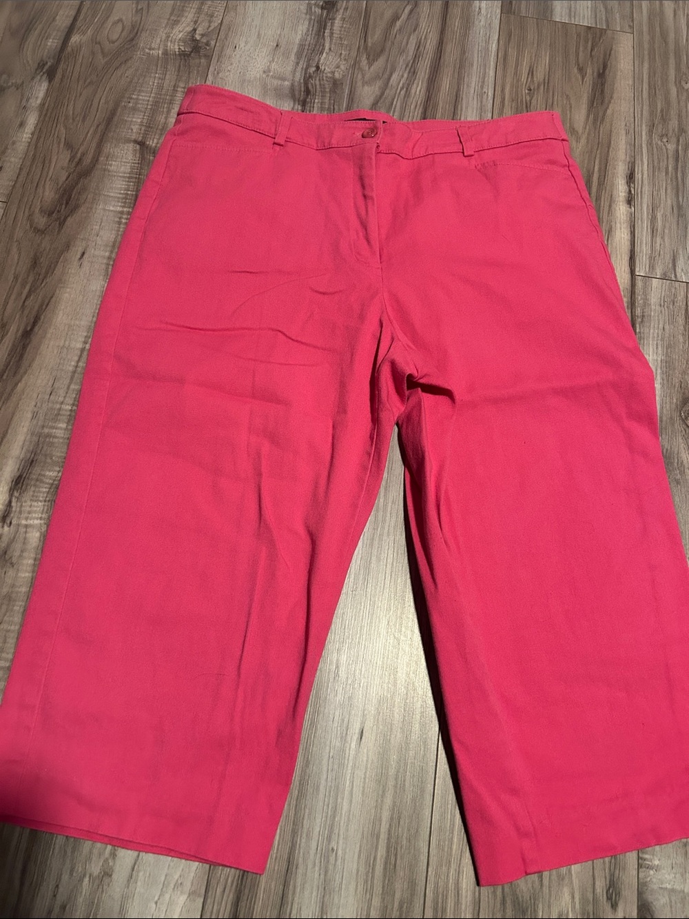 Women’s Pink Mid-Rise Capris